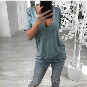 Ekattire butter v neck tee